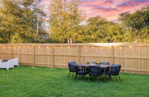 Chic Dog-Friendly 4BR | OWA + Beach + Fenced Yard - Foto 40