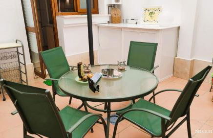 Piscina, patio privado y aparcamiento - Foto 3