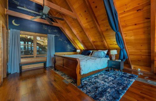 A Celestial Chalet Pets, Hot Tub & Mountain View - Photo 26