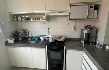 No Atalaia, Fort Poseidon rua do Atalho a 700 metros da praia do Atalaia, apartamento novo decorado, varanda, sala de estar e jantar, 02 suítes, 03 banheiros, lavanderia, cozinha, piscina, churrasqueira, salão de jogos, vista parcial das dunas e mar - Photo 26