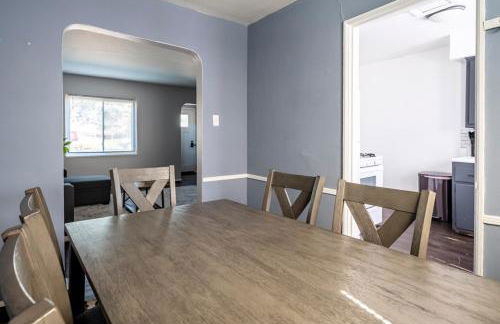 Cozy 2BR Retreat with Workspace - Washer and Dryer - Foto 6