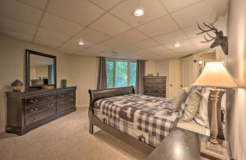 2 Mi to Skiing! Wooded Beech Mtn Retreat with Decks - Foto 46