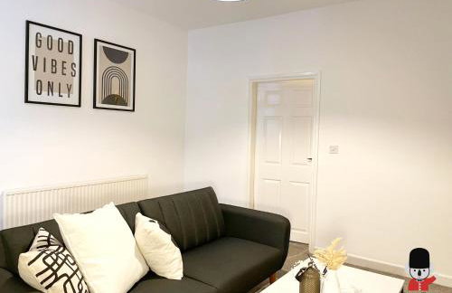 KozyGuru / Wigan / 2BR 4Beds / Newly Refurbished Stylish Holiday House / Close to Big Retail Park / UWNE034 - Foto 13