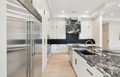 La Villa Nadia - Lakefront Luxury Vacation Rental in Destiny with Private Pool - Foto 10