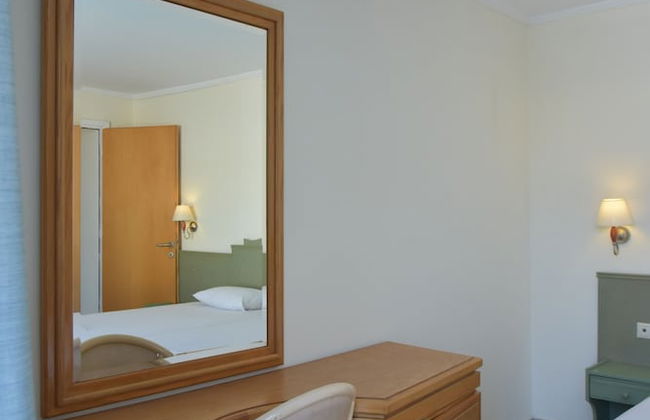 Bristol Sea View Apartments - Photo 12