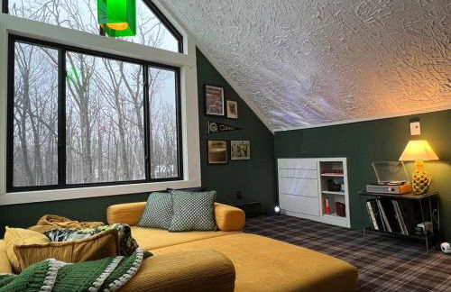 Retro Retreat with Hot Tub, Sauna & Arcade - Foto 47