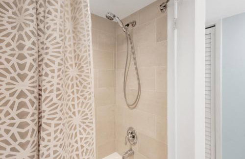 LBK 2BR Condo on the Bay with Water Views Beachbound Bliss - Foto 37