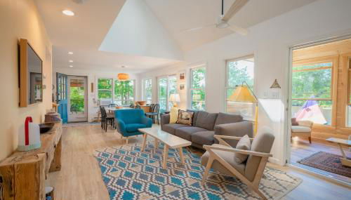 Stylish lake home with private beach, dock and firepit for swimming, kayaking, hiking - Foto 4