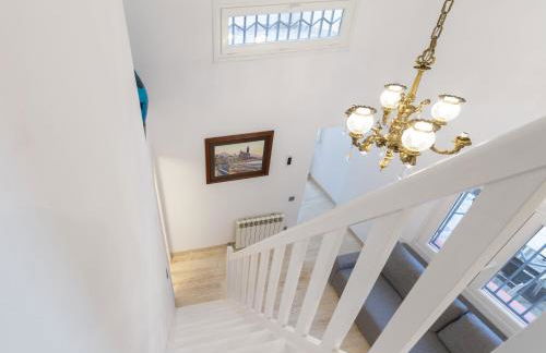 SILOM HOUSE - Photo 31