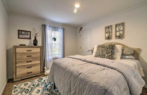 Lakefront Home with Deck, Fishing Dock and Canoe! - Foto 23