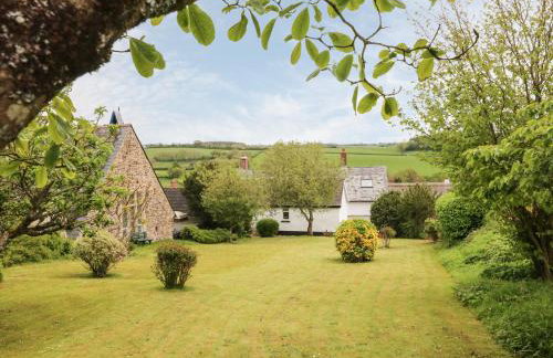 Courtyard Cottage - Photo 19