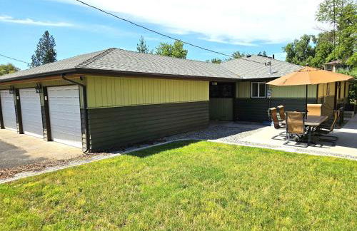 Theatrical Escape South Hill Home near Downtown - Foto 36