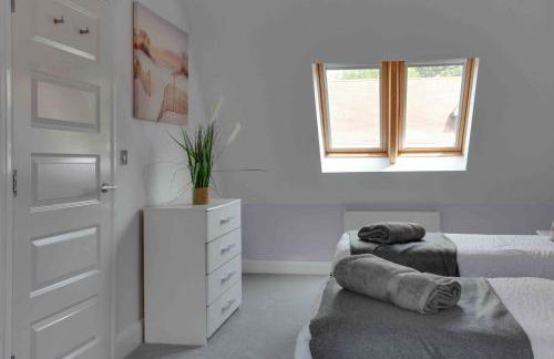 Elizabeth II Five Bedroom Spacious Home - Foto 10