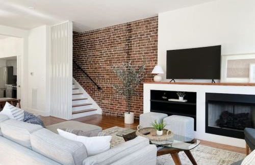 Historic 1900s Townhome with a Modern Flair - Foto 11