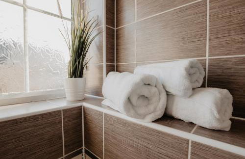 Coyle House, 3 bed,Corby, super kings or twins, driveway, free wi-fi, corporates welcome - Foto 19