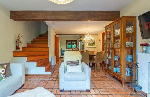 Linda casa em Canela - Jardim, Lareira e Conforto! - Foto 31