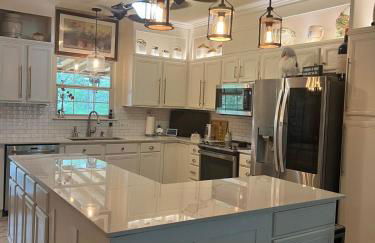 Gated Estate Escape! Three BR - Foto 35