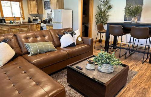 The Chalet - Spacious 7 bedroom near Sugarloaf, on Snowmobile and UTV trails, Hiking, Golf and Flagstaff Lake across the street - Foto 46