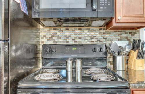 Englewood Apt with Patio in Denver Tech Center - Foto 12