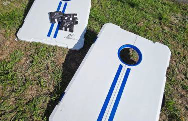 5 Mins from beach and has pool, hot tub, games, pet friendly - Foto 38