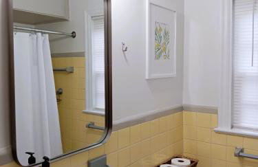 Mid Century Style Cottage Near Historic Downtown - Foto 47