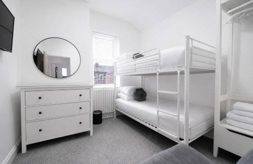 The Manchester Haven Sleeps 10 Near City Centre Breakfast hamper included - Photo 33