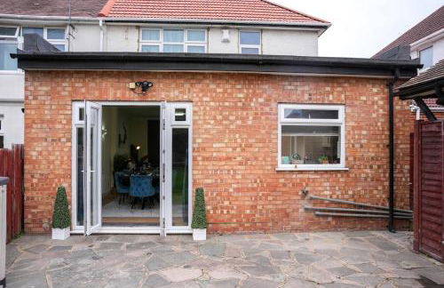 Large 4 Bedroom House Near Heathrow and M4 Free Parking - Foto 17