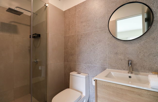 w Glorious 1BR w Balcony in Miraflores - Photo 14