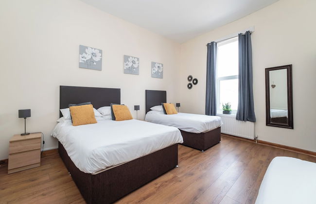 Cityscape Retreat in Newcastle - Photo 8