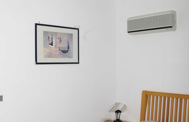 Stunning Apartment for 3 People in Residence - Photo 18