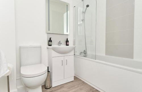 Meadow View - A Beautiful 3 Bed Apt With Stunning Countryside Views & Parking - Close To Ventnor, Shanklin & Sandown - 5 mins To Beach - Ideal For Friends, Families, & Business Stays - Dog Friendly - Foto 11