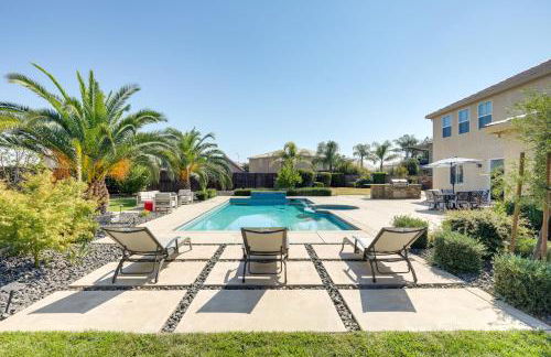 Luxe Roseville Home with Pool and Hot Tub! - Foto 33