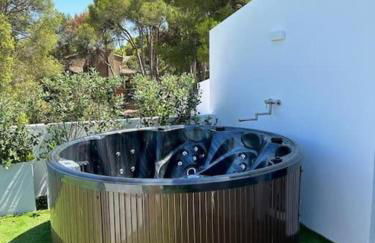 Calma Villa. Chalet de lujo, jacuzzi y piscina - Foto 21