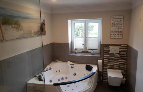 Ferienhaus Kastanie mit Whirlpool Kamin und Sauna - Photo 13