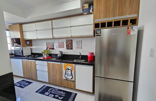 Apartamento centralizado à poucas quadras do mar. - Foto 2