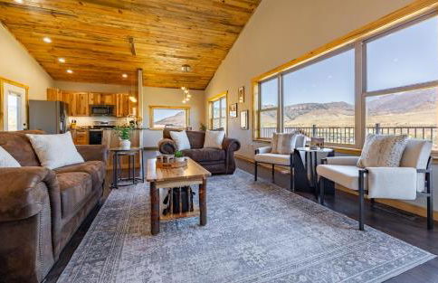 The Yellowstone - Spacious Wapiti Valley Cabin with Stunning Views! - Foto 11
