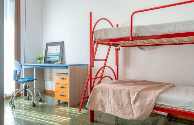 Charming 4-bed Apartment -lake Views & Balconies - Foto 5