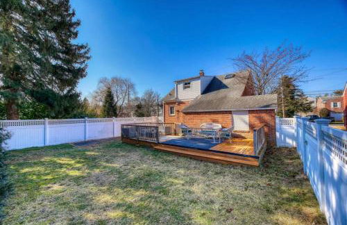 Family Home near NY Beach - Private Workspace - Foto 18