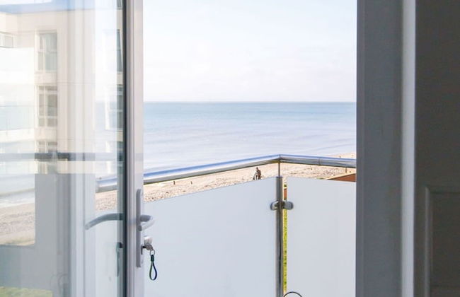 Two Bed Seafront Escape in East Wittering - Photo 40