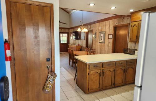 Spacious Beach House Steps to Sand - Foto 53