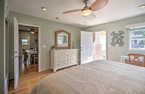 Oceanside Home with Yard - Walk to Beach and Pier - Foto 12