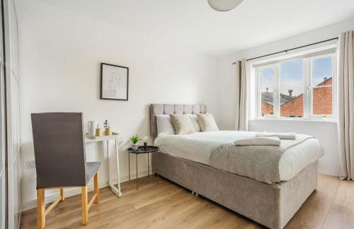 Comfortable 4 Bed Modern Townhouse with Parking - Foto 8