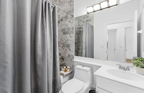 Relax, Play & Unwind in Paradise! Poolside Fun & Resort Vibes - Villa Sail Away - Foto 31