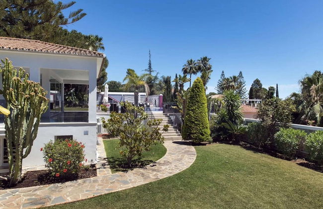 Modern Versace-themed Villa - Foto 31