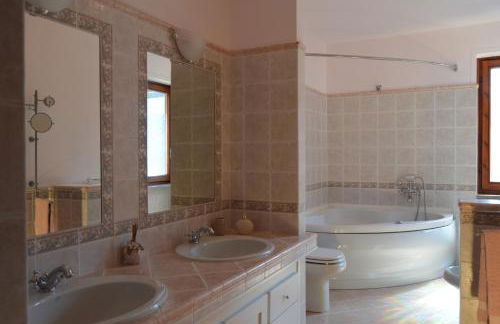 Il lago e la collina - Foto 22