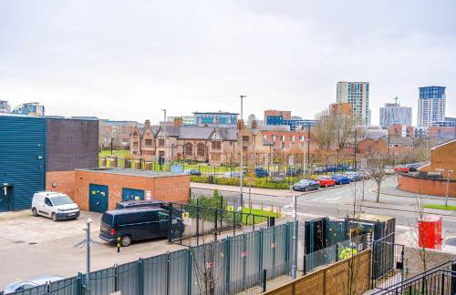 Modern 2BR Apartment in Manchester with Parking - Foto 20