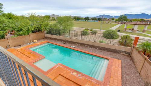 Pool, Views and Ample Space! Sunny Goodyear Retreat - Foto 2