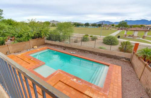 Pool, Views and Ample Space! Sunny Goodyear Retreat - Foto 2