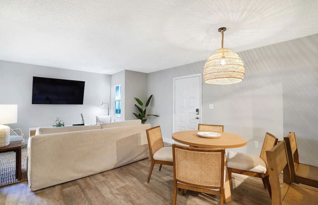 Dharma Home Suites Dania Beach at Sheridan Ocean Club - Photo 40