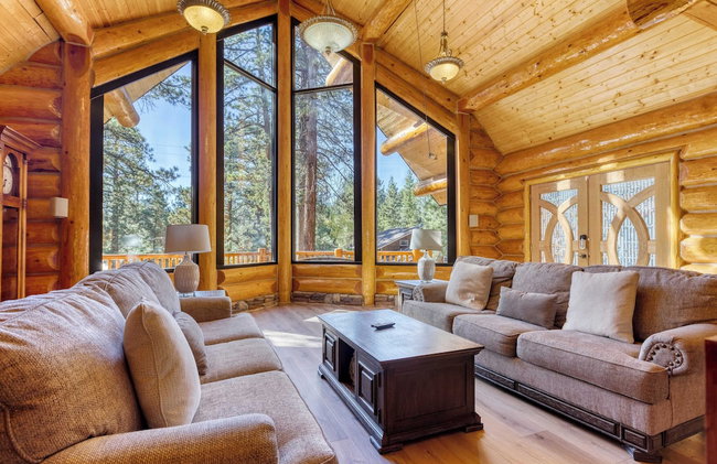 Pinetree Place by Avantstay Group Cabin w/ Hot Tub Minutes to the Lake - Photo 9